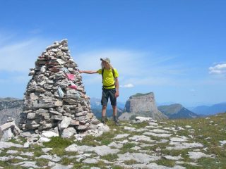 Matteo in vetta, sullo sfondo il Mont Aiguille