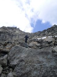 in discesa sulla lunga pietraia....