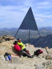 Escursionisti sulla cima del Languard