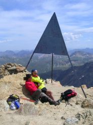 Escursionisti sulla cima del Languard