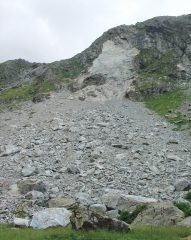 una piccola frana nelle vicinanze