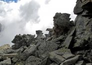 In discesa appena sotto la punta