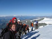 il gruppo compattato in vetta