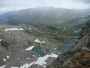 Laghi nel vallone delle Acque Rosse dalle rocce che sovrastano la Bocchetta del Rancio