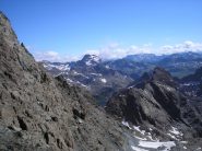 punta rossa e lago Geisspfadsee verso Blinn sullo sfondo l'arbola innevata