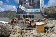 La recentissima costruzione che ha sostituto il vecchio monterosa hutte