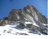 Il castello sommitale dal sommo della rampa..