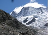 Il Finsteraarhorn e L'agassizhorn dal rifugio..