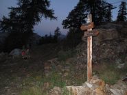 L'ultima palina dalle piste di Isola 2000 che indica il colle della Lombarda