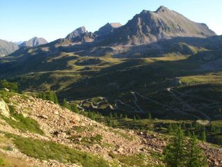 Il Monte Aver e la strada bassa nel vallone