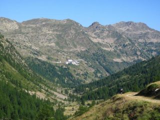 In cammino verso il Santuario di Sant'Anna di Vinadio
