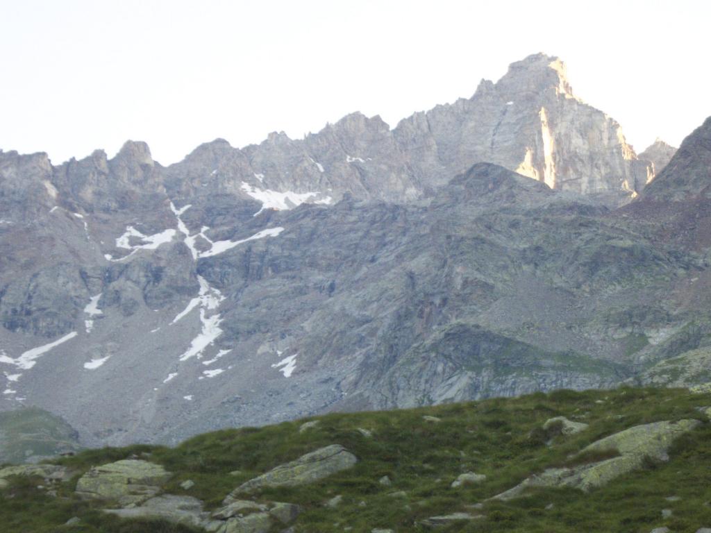 il canale di accesso al colletto è quello con più neve