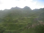 Corno Brunni (centro sx) e Corno Mut (centro dx) e vallone delle Marmotte