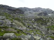 Verso la base della parete