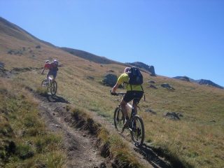 il sostenuto sentiero verso la Crete des Couniets