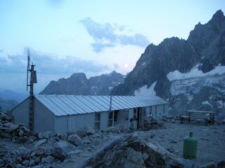 Il refuge du Pave' all'imbrunire..