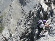 Andrea sulla scala con sotto il colle del Feuillas