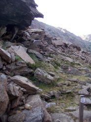La pietraia di accesso alla Costa di Glantin