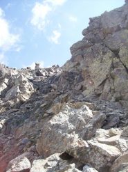 Pietraia di accesso al colle