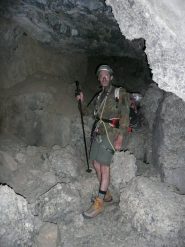 Giulio nella galleria superiore, come nei film di Tarzan
