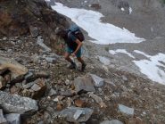 carlo arranca sul ripido canale verso la bocchetta del rancio