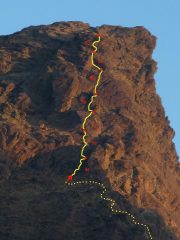 La Rossa, parete sud-est, percorso della via