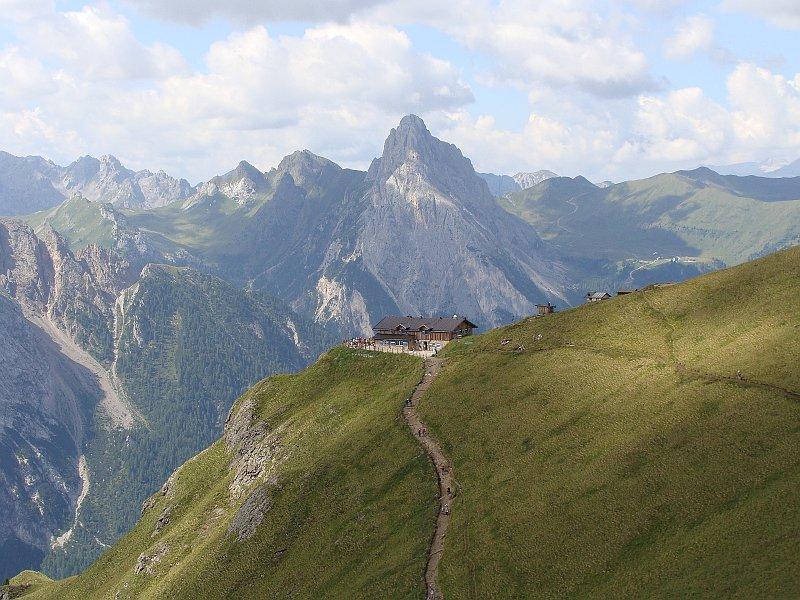 sul sentiero dopo il secondo rifugio