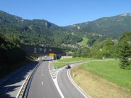 al centro il Colle Voza