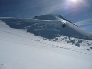 Recente distacco di seracchi sotto Punta Gnifetti che lambisce la traccia verso la  Parrot