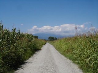su un tratto scorrevole del ristorno con vista sul Mombarone