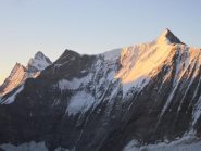 Il sole illumina i colossi dell'Oberland