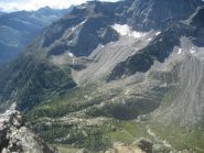 dalla cima vista sul sottostante percorso al Vannino
