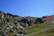 passare a dx dello sperone, si ritrova la traccia