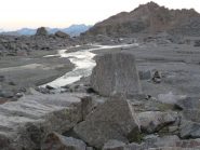 pianoro di ghiaia e sabbia