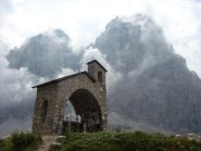 Chiesetta del Brentei sotto il Crozzon....