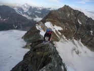 Simona cerca di fare l'equilibista