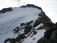 il pendio nevoso che porta al tratto con placche e roccette