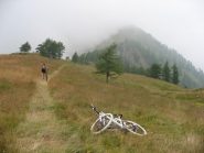 Il Col Clapier ,sullo sfondo il monte Raccias da aggirare sulla sinistra. 
