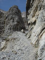 frana a pochi metri dalla roccia tagliata