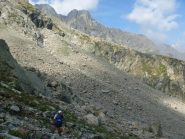 la pietraia da attraversare per arrivare al colle del lago dell'agnel
