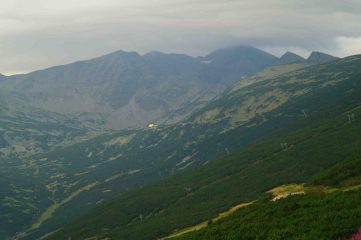Alla partenza vetta in mezzo alle nebbie