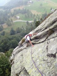 Franco arriva alla sosta del tiro di 6a