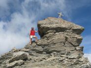 la vetta con la croce come la Torre di Pisa