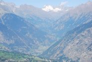 Il solco della Valpelline, con Cervino sullo sfondo, tele-visti dal rifugio