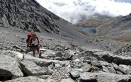 Arrivo al colletto,in basso il lago della Vecchia