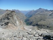 Dopo il traverso su petraia aggancio la traccia di salita ed appare la Valsavarenche