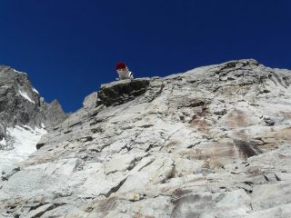 Il bivacco dalle placche sottostanti