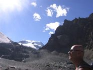 Alphubel sullo sfondo