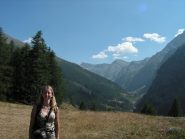 Elena con la testata della Val Troncea