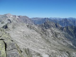 Alta Valle Calneggia a sx il Basodino e al centro il Pizzo Sologna